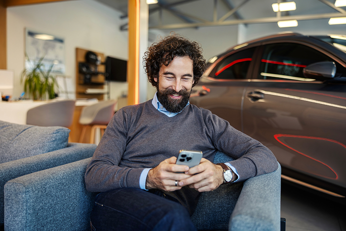 Hombre con coche
